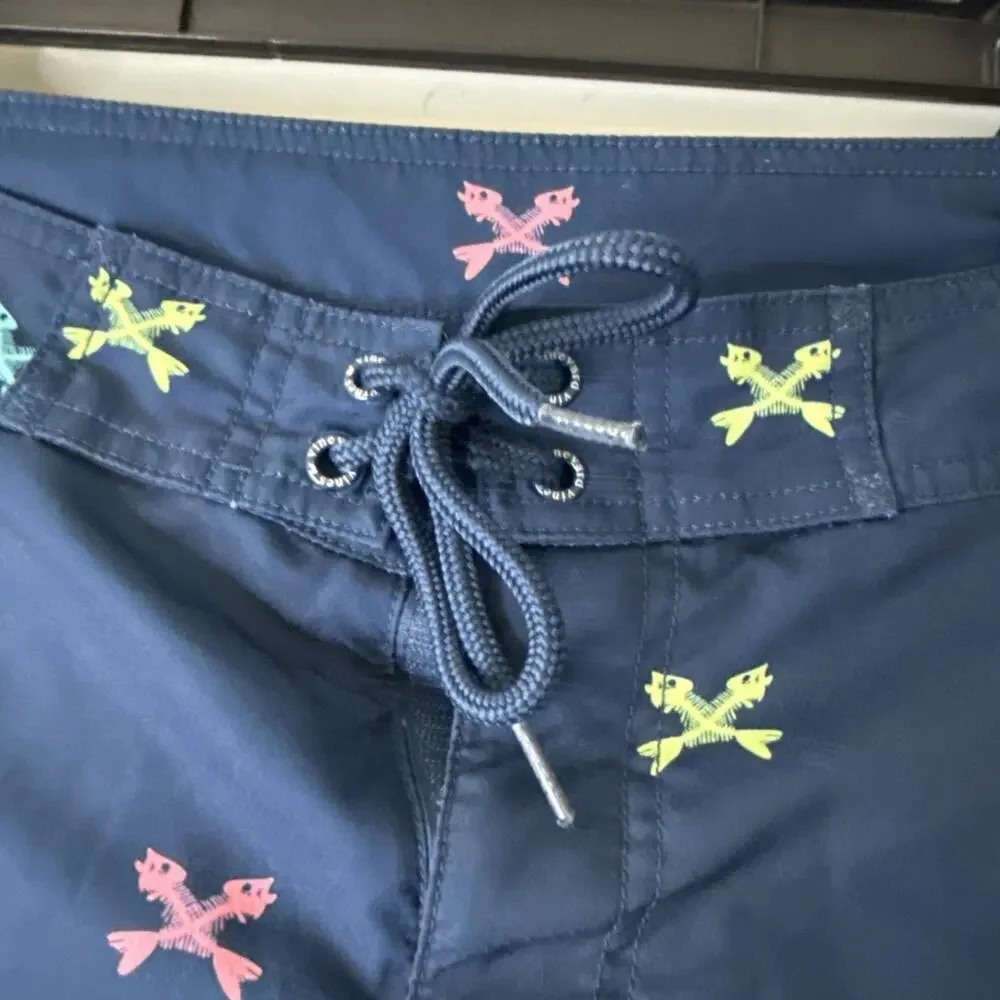 Vineyard Vines Board Shorts Men's Sz 33 Navy Blue All Over Print Fish Bones Swim